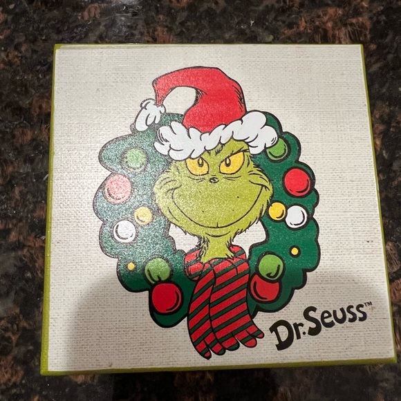Dr. Seuss How The Grinch Stole Christmas Home Decor - Picture 4 of 4